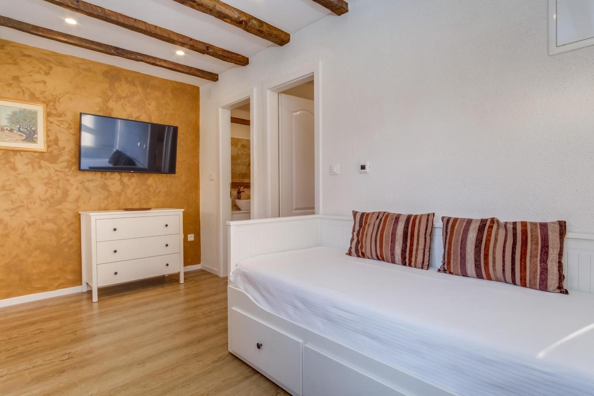 Casa Rustica Apartment มาลีโลชินจ์ ภายนอก รูปภาพ