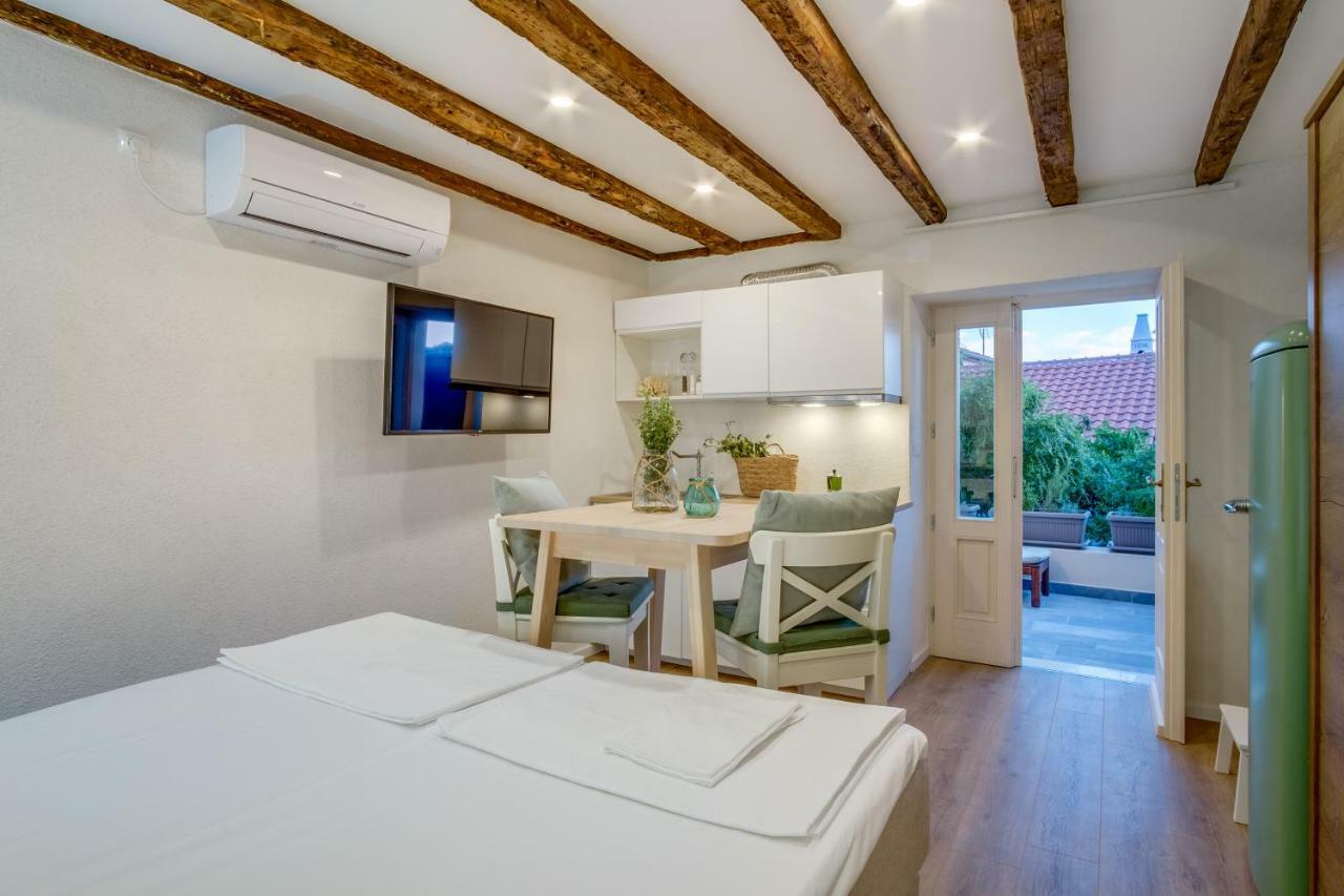 Casa Rustica Apartment มาลีโลชินจ์ ภายนอก รูปภาพ