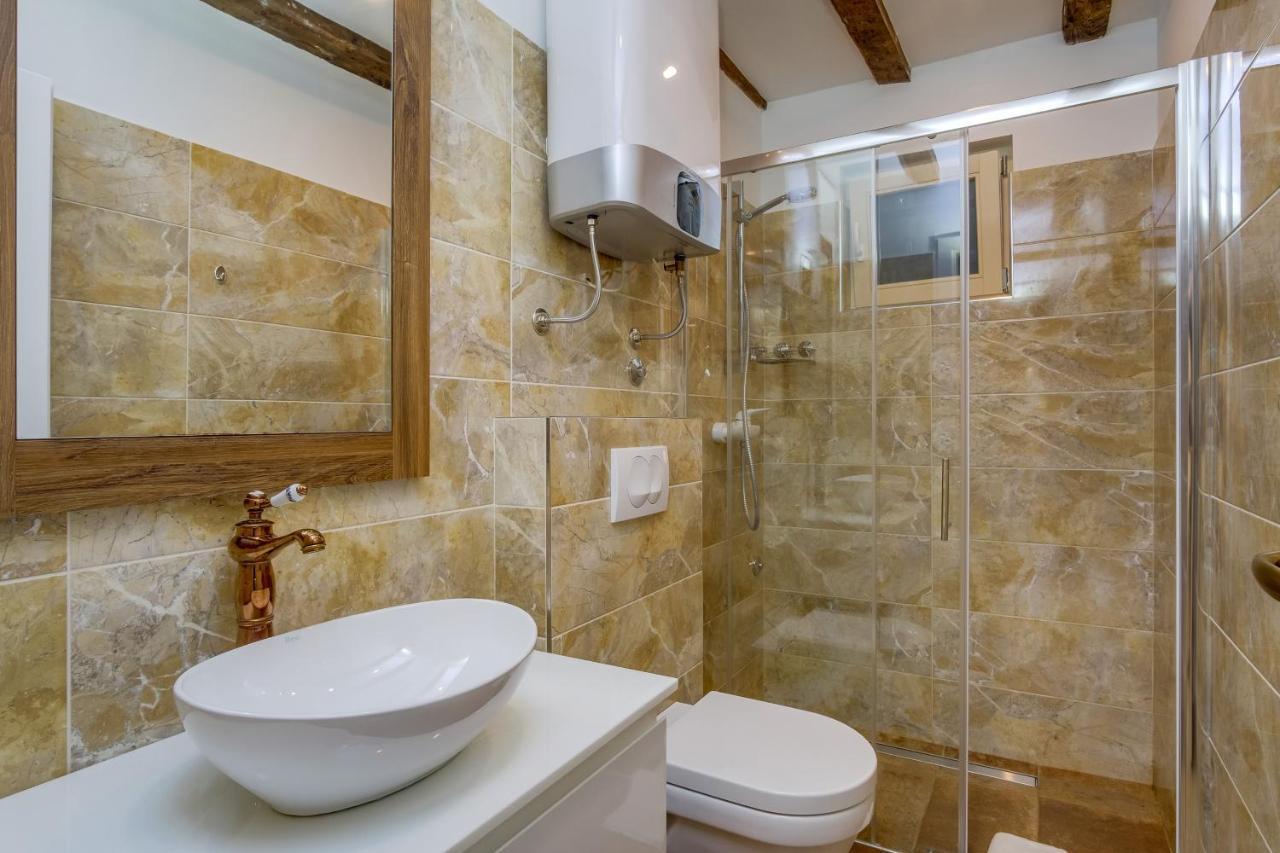 Casa Rustica Apartment มาลีโลชินจ์ ภายนอก รูปภาพ