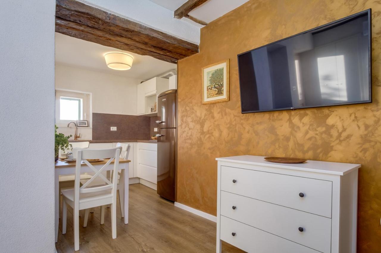 Casa Rustica Apartment มาลีโลชินจ์ ภายนอก รูปภาพ